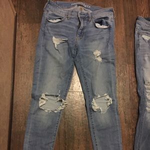 American eagle size 8 distressed skinny leg jeans